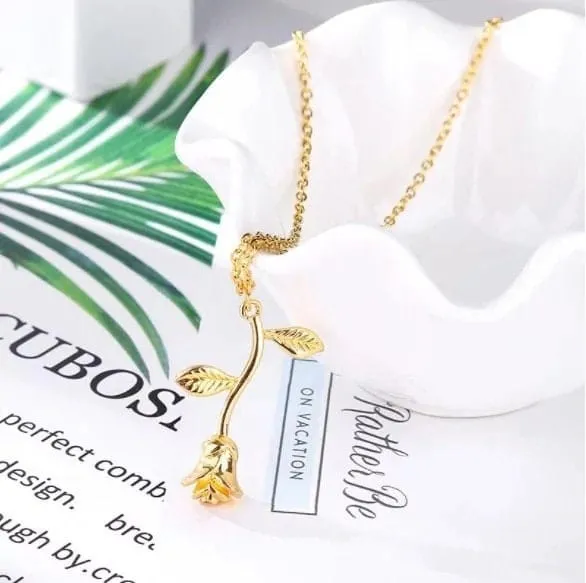 Chic Red Rose Pendant Necklace