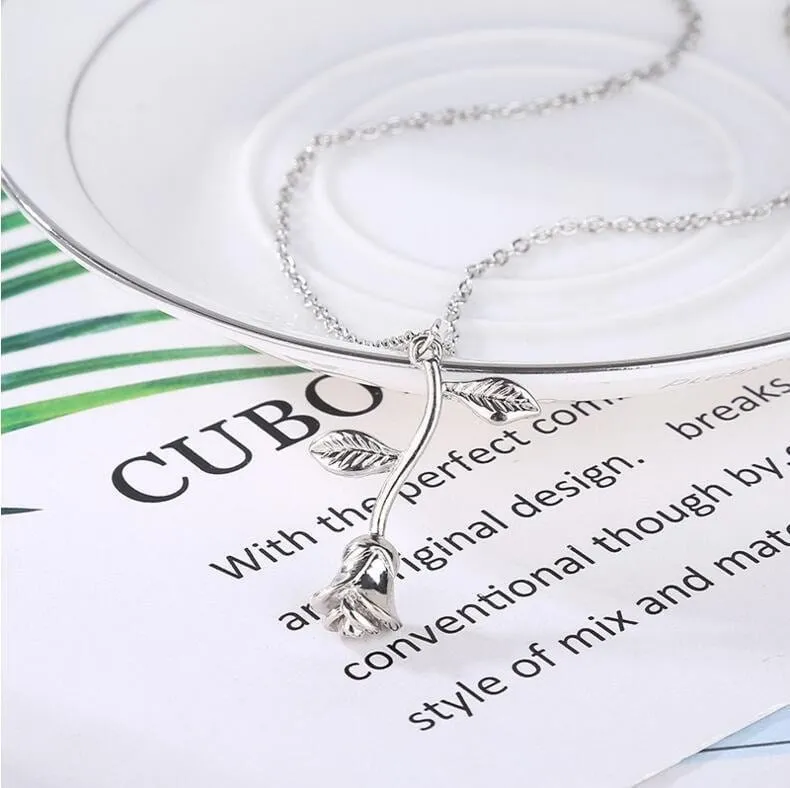 Chic Red Rose Pendant Necklace